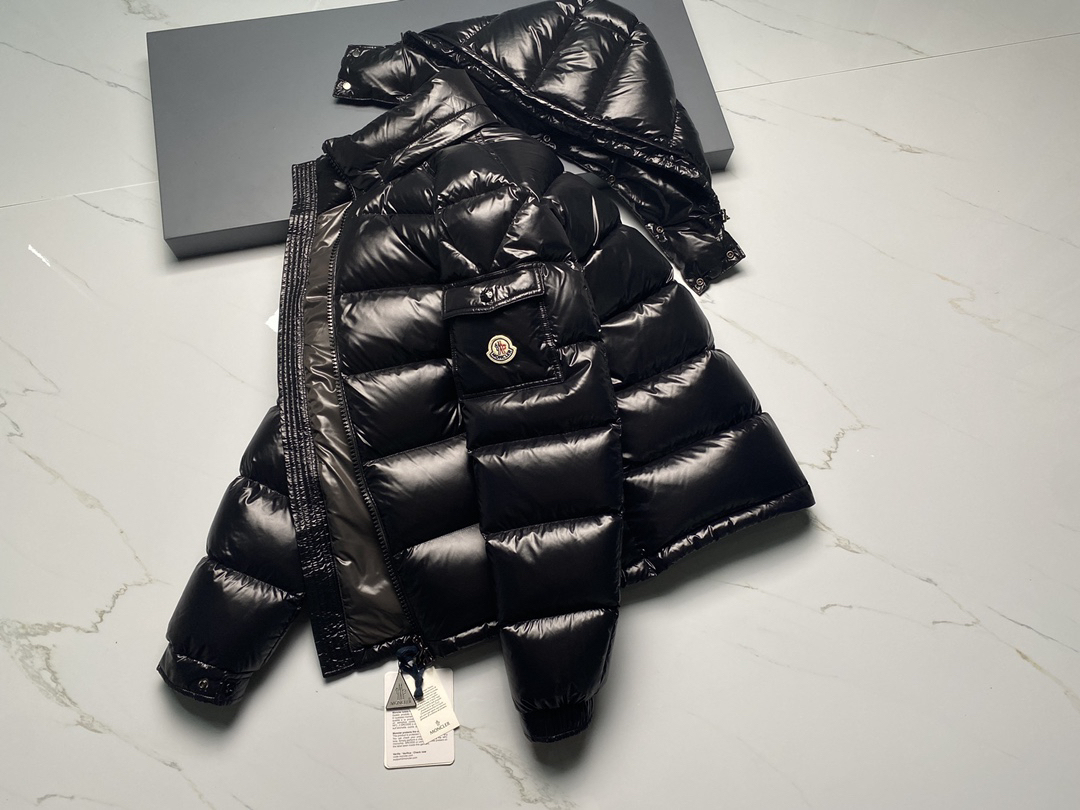 モンクレール Maya メンズ ショート丈 フード付き ダウンジャケット