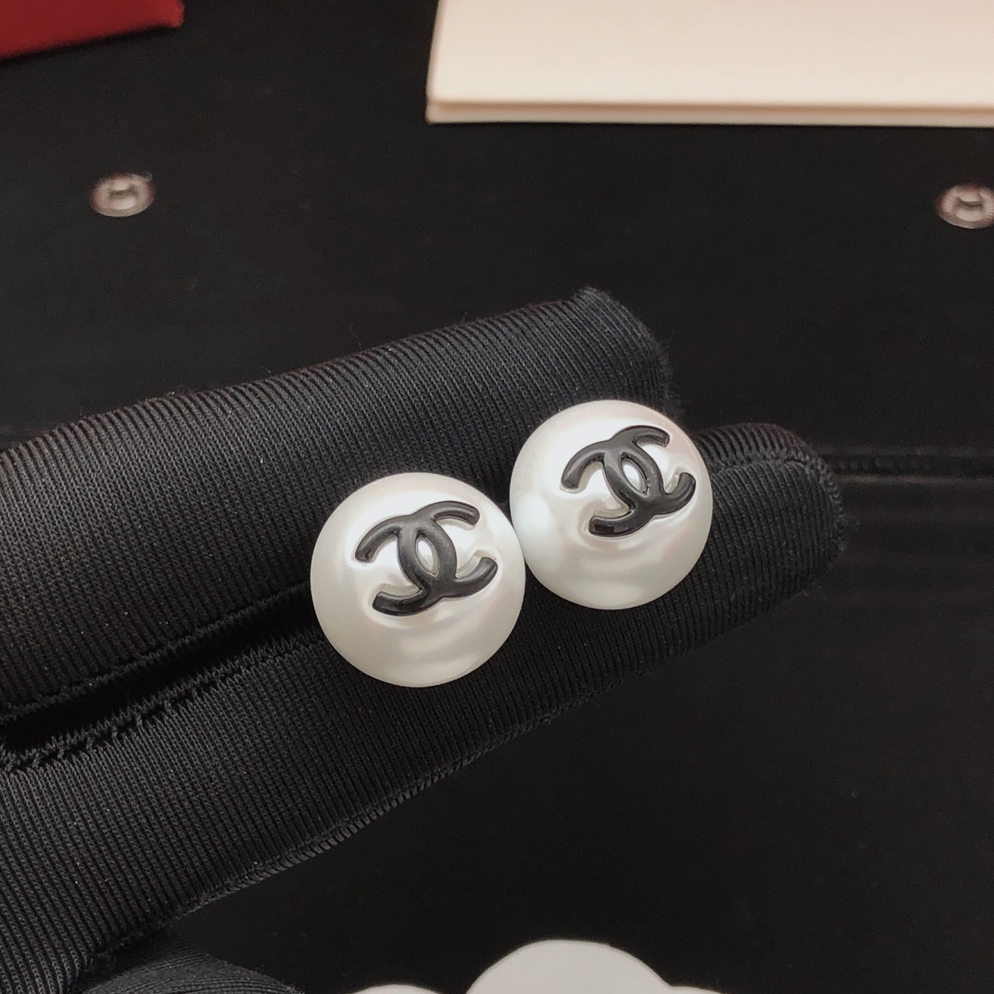 シャネル「Chanel」25秋冬 ブラックパール イヤリング