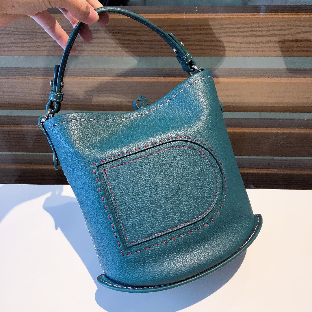 デルヴォー「Delvaux」Pin ミニバケットバッグ