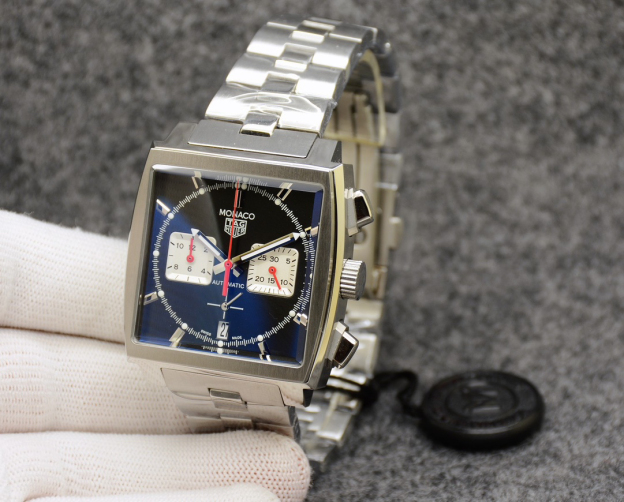 タグ・ホイヤー「TAG Heuer」カレラ クォーツ メンズウォッチ 40mm