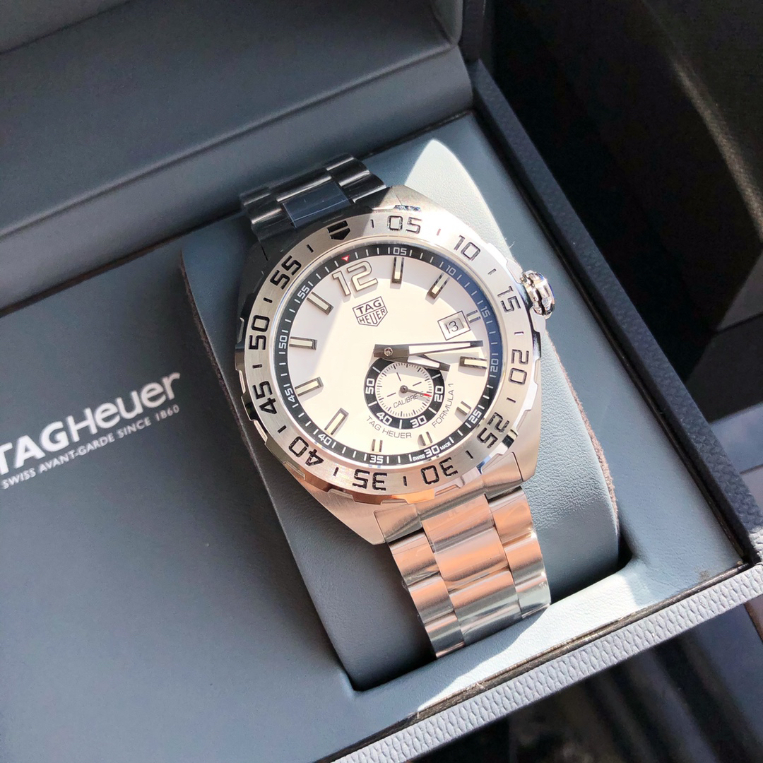 タグ・ホイヤー「TAG Heuer」カレラ ヒューアークロノグラフ スチールブレスレット 腕時計43mm