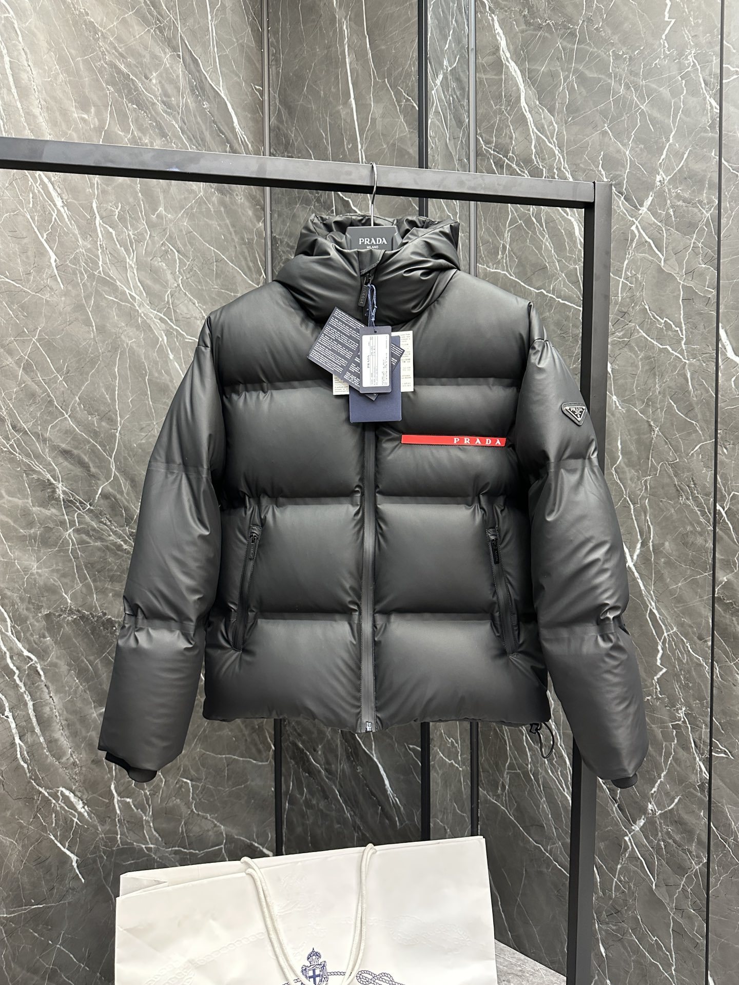 プラダ「Prada」冬物新作 超ふんわりメンズダウンジャケット
