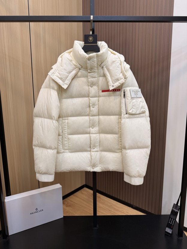 プラダ「Prada」秋冬新作 メンズ ファッションダウンジャケット