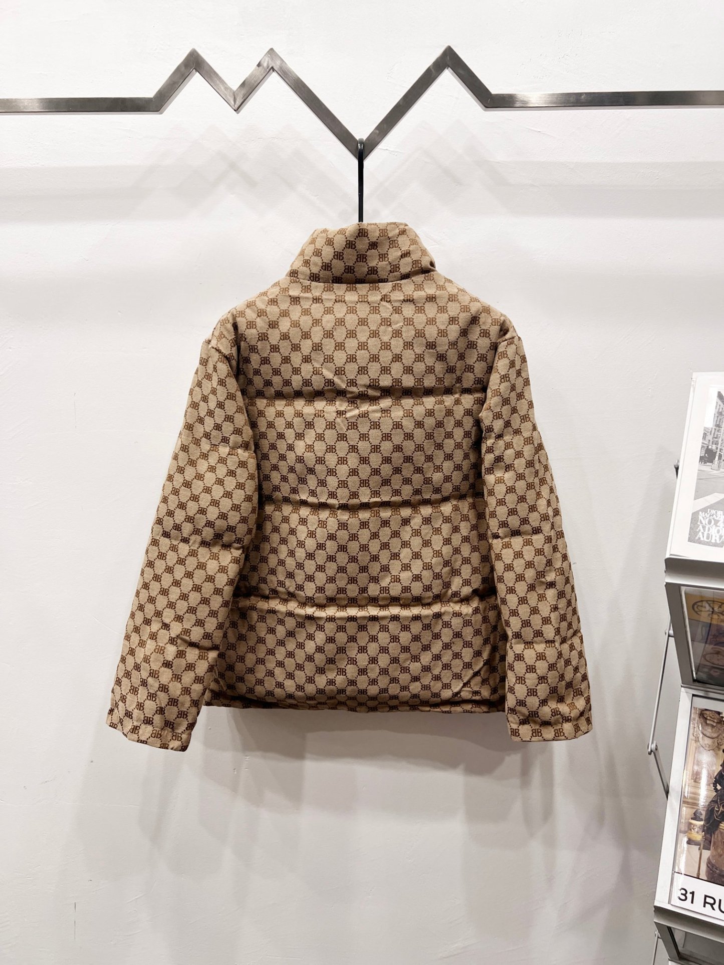 バレンシアガ「Balenciaga」‌軽奢華なジャカード柄個性ダウンジャケット 男女兼用