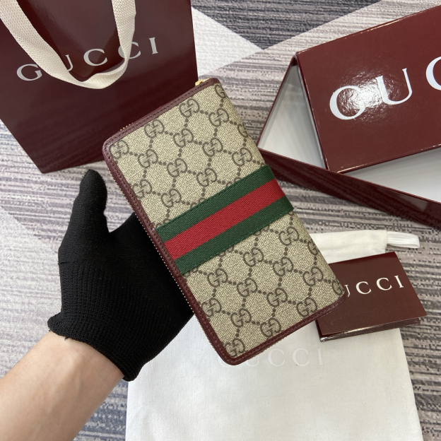 グッチ「Gucci」Ophidiaシリーズ ジッパーウォレット