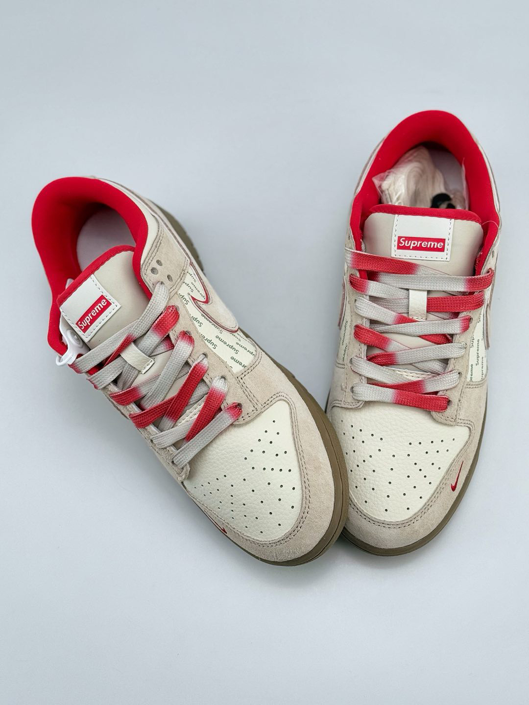 「コラボモデル」Supreme x Nike SB Dunk Low スニーカー