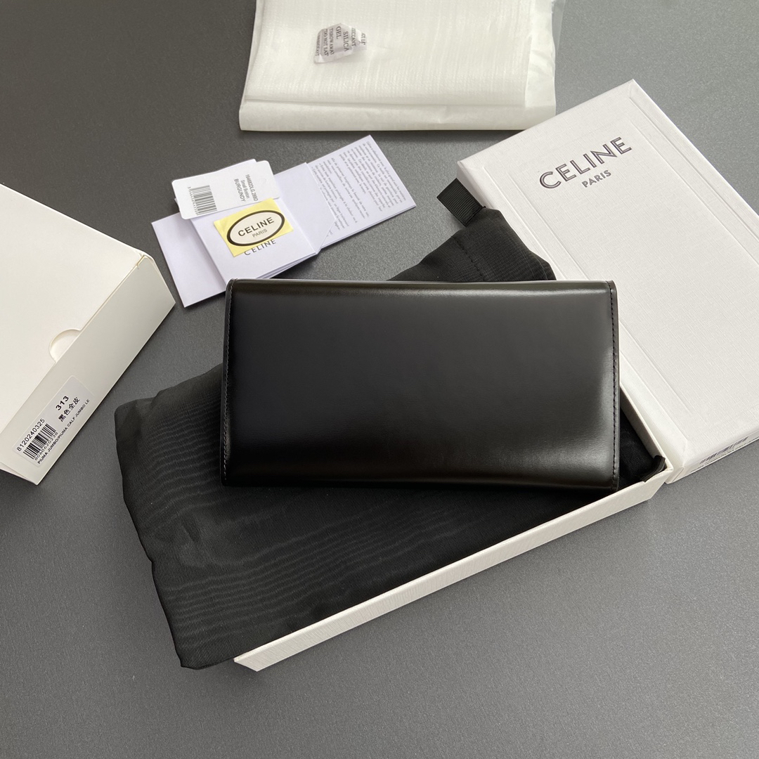 セリーヌ「Celine」TRIOMPHE光沢牛革財布