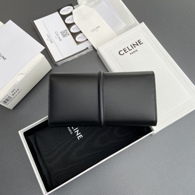 セリーヌ「Celine」TRIOMPHE16 光沢牛革財布