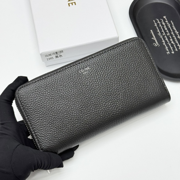 セリーヌ「Celine」TRIOMPHE CUIR ラージジップウォレット