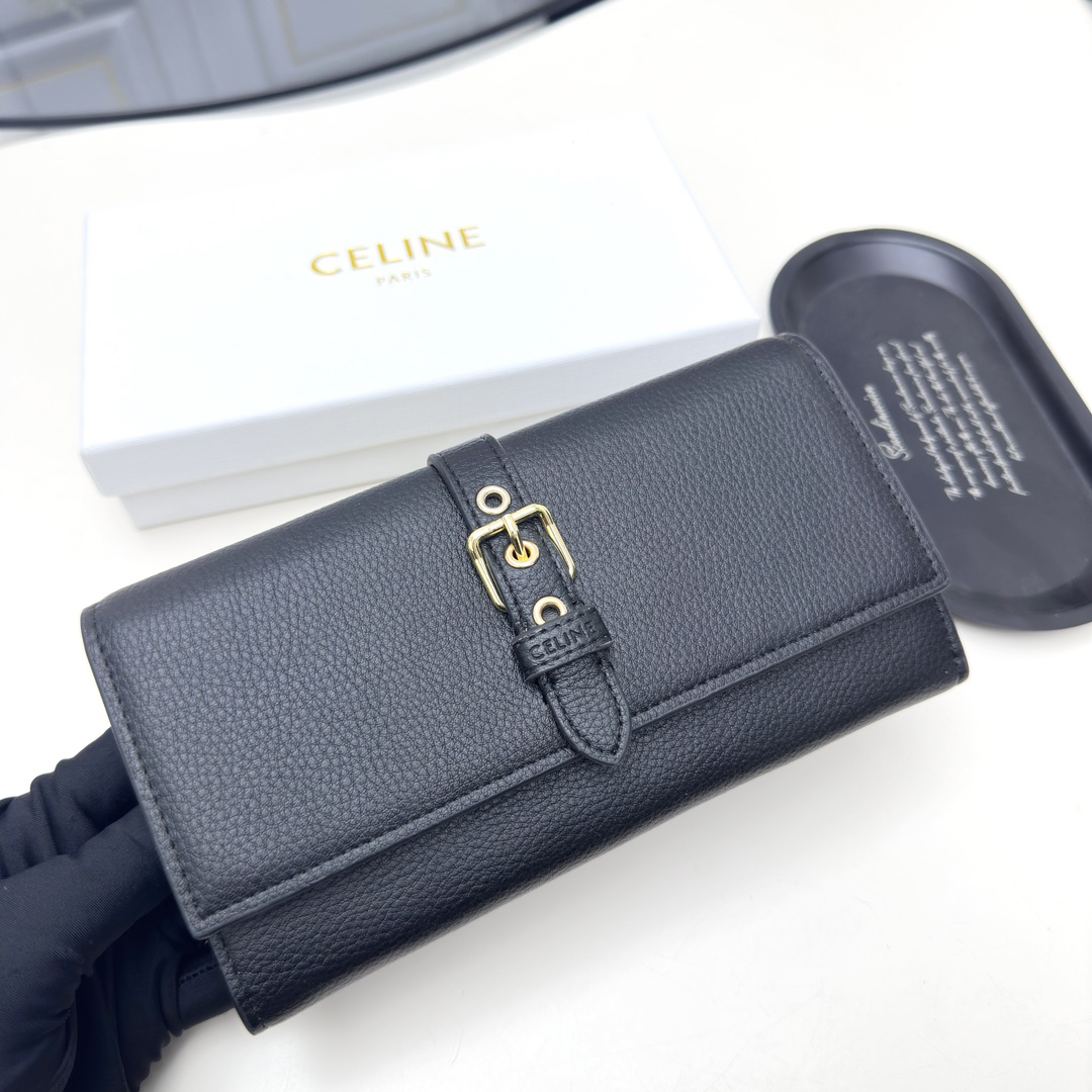 セリーヌ「Celine」TRIOMPHE CUIR ラージジップウォレット