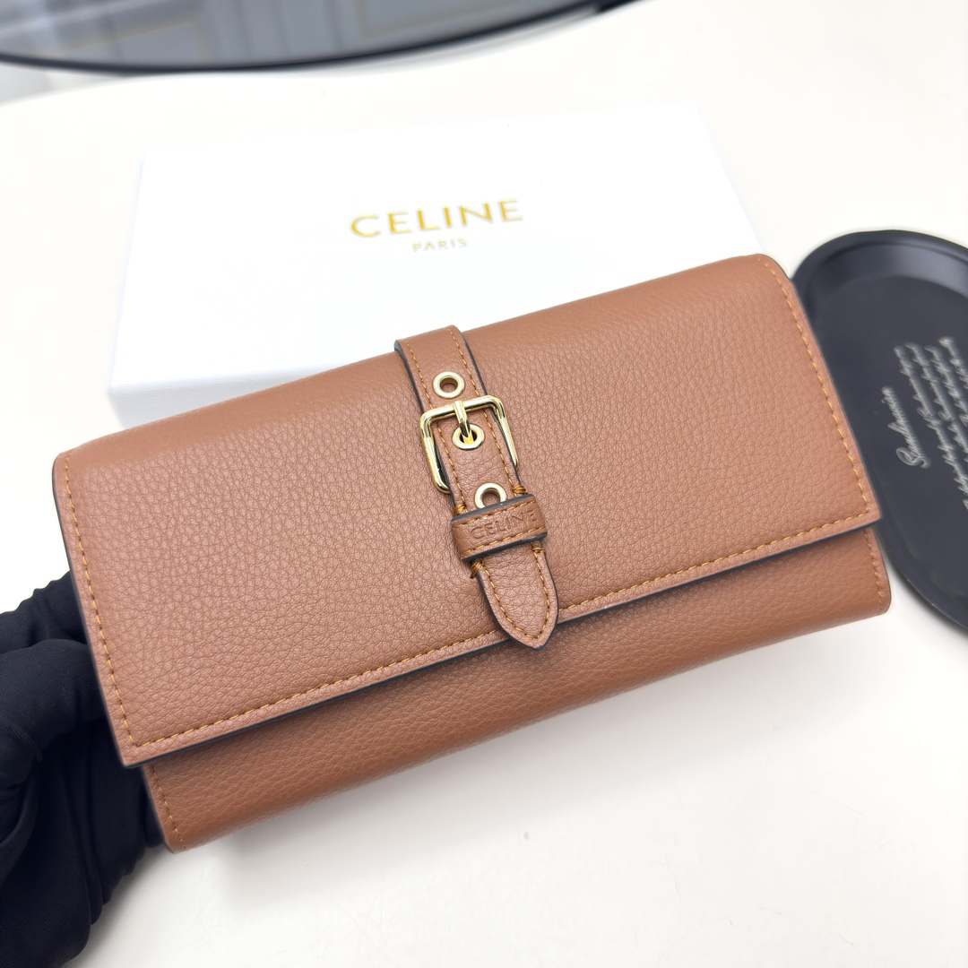 セリーヌ「Celine」TRIOMPHE CUIR ラージジップウォレット