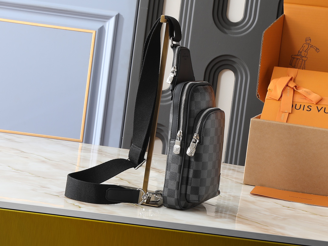 ルイ・ヴィトン「Louis Vuitton」Avenue スモールクラッチバッグ