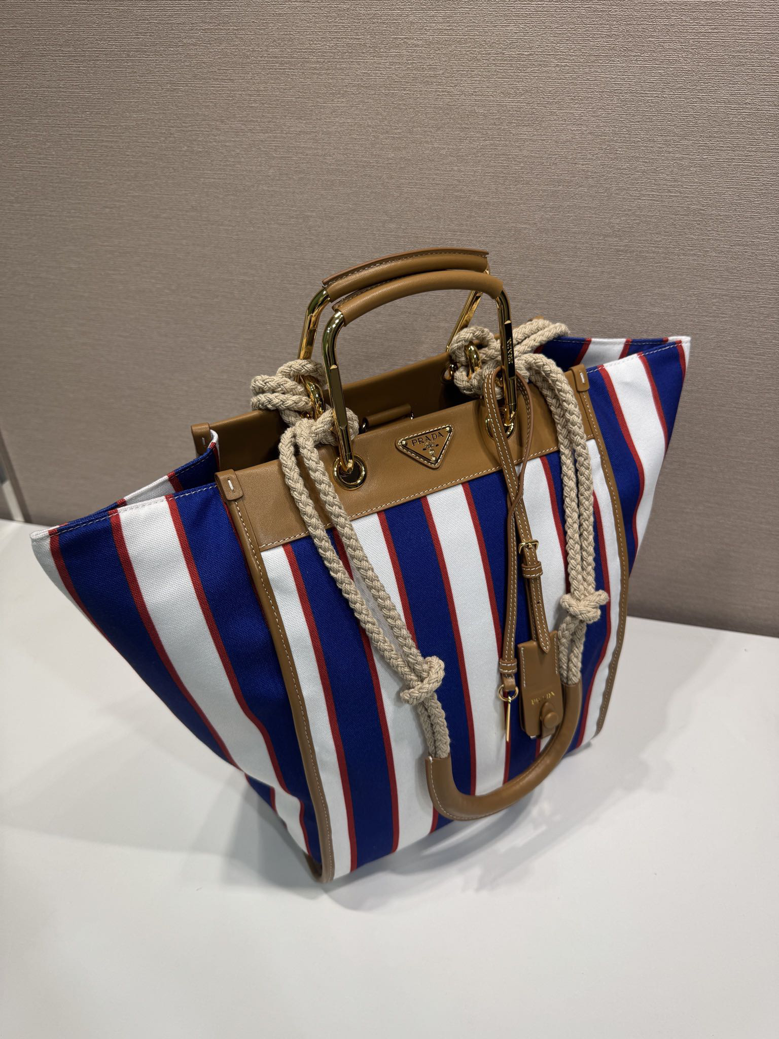 プラダ「Prada」キャンバス＆ストライプトートバッグ