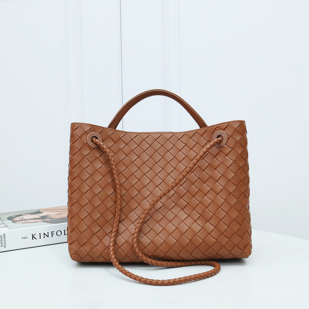 ボッテガ・ヴェネタ「Bottega Veneta」Andiamo バッグ