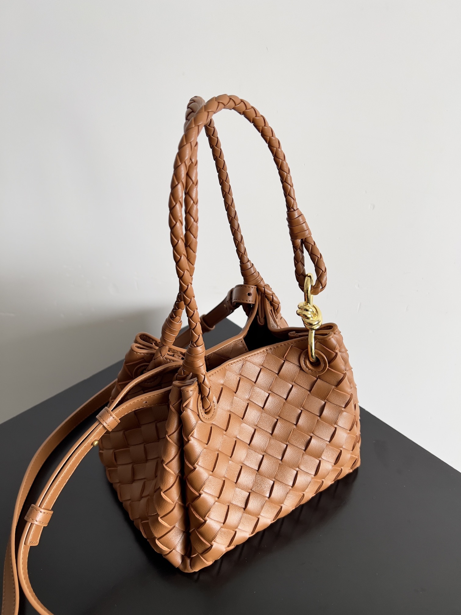 ボッテガ・ヴェネタ「Bottega Veneta」Andiamo バッグ