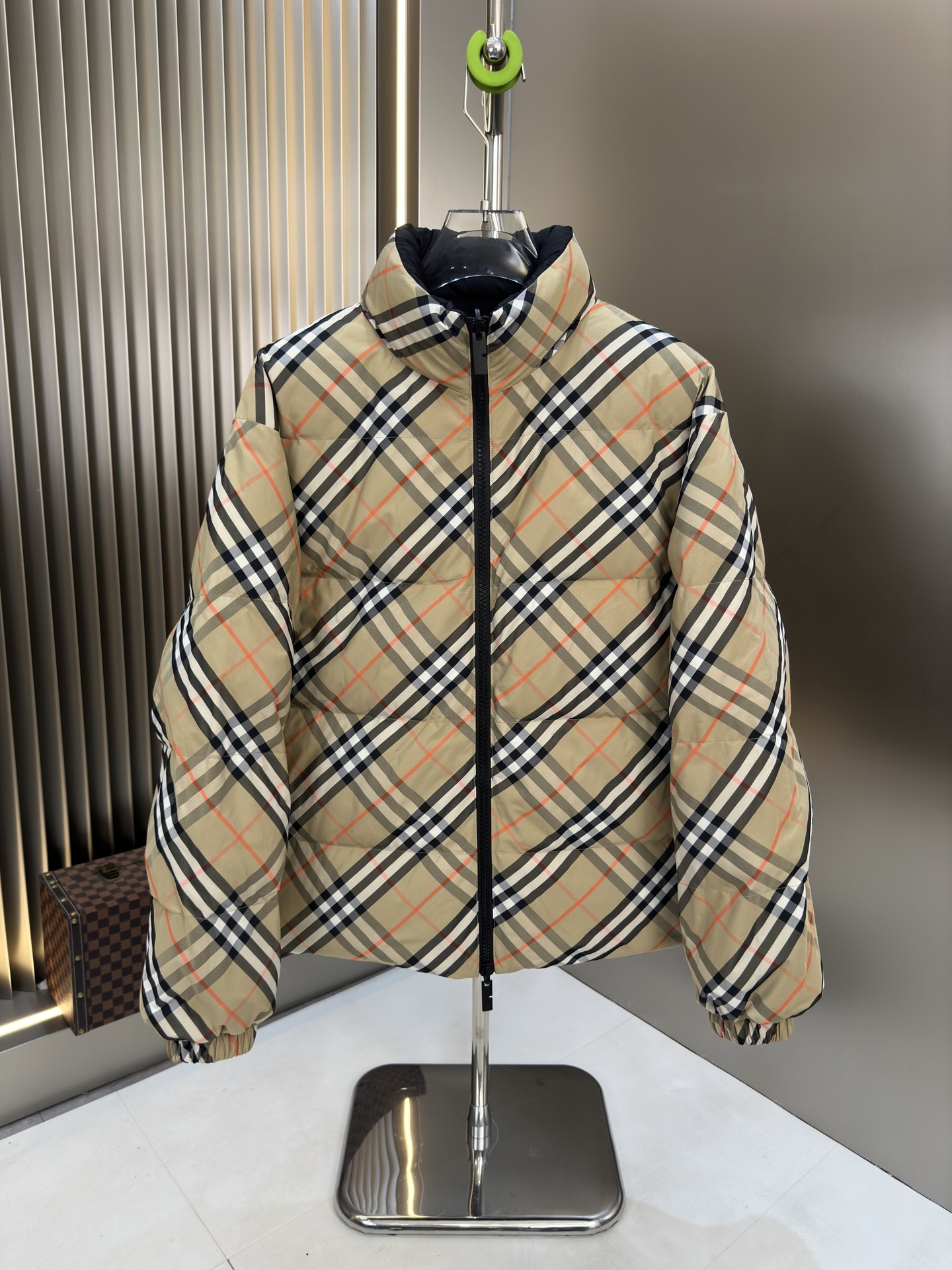 バーバリー「Burberry」25FW リバーシブル ダウンジャケット