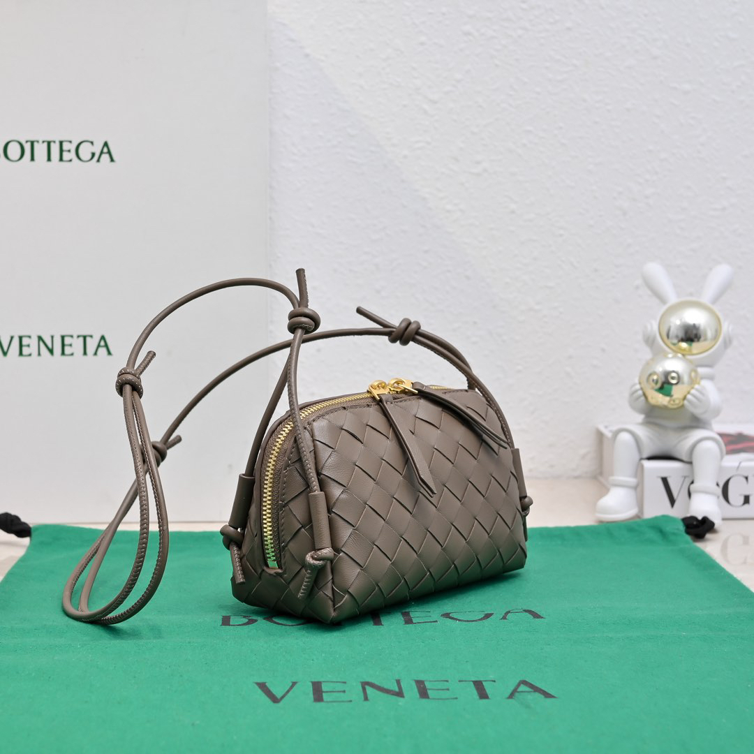 ボッテガ・ヴェネタ「Bottega Veneta」Concert Pouch
