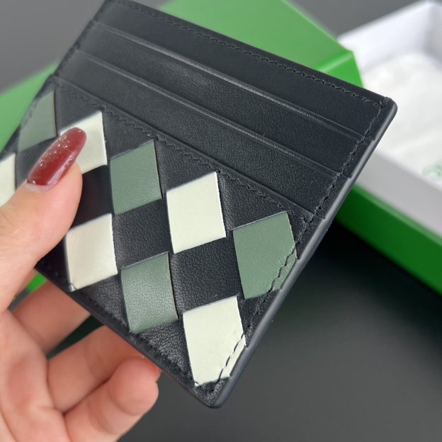 ボッテガ・ヴェネタ「Bottega Veneta」スリムカードケース