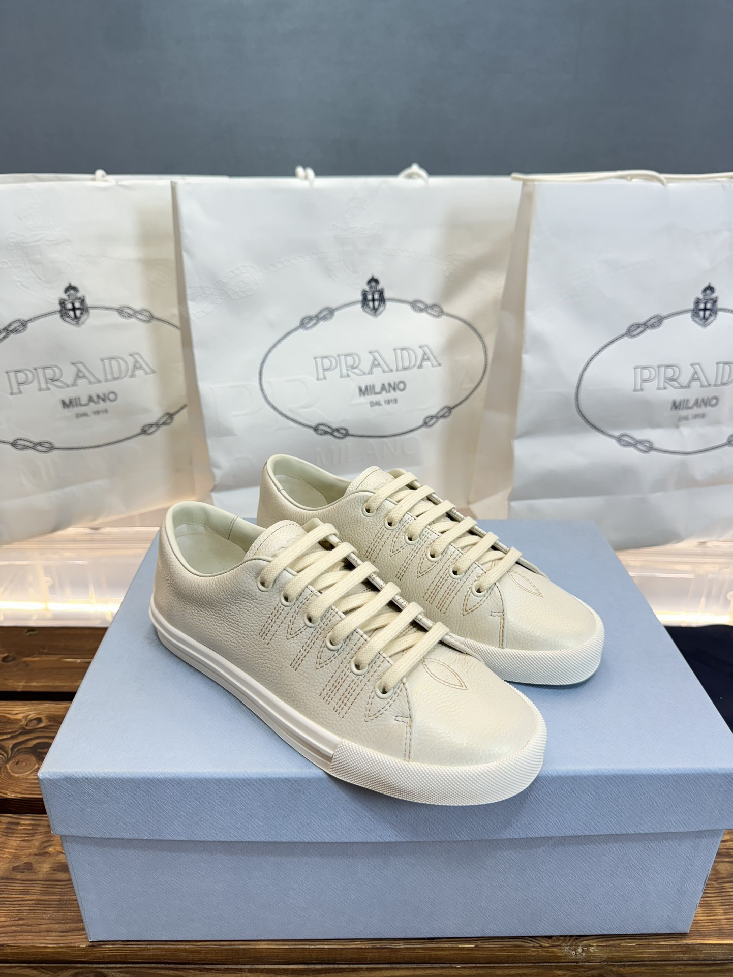 プラダ「Prada」25FW ランウェイ レザースニーカー