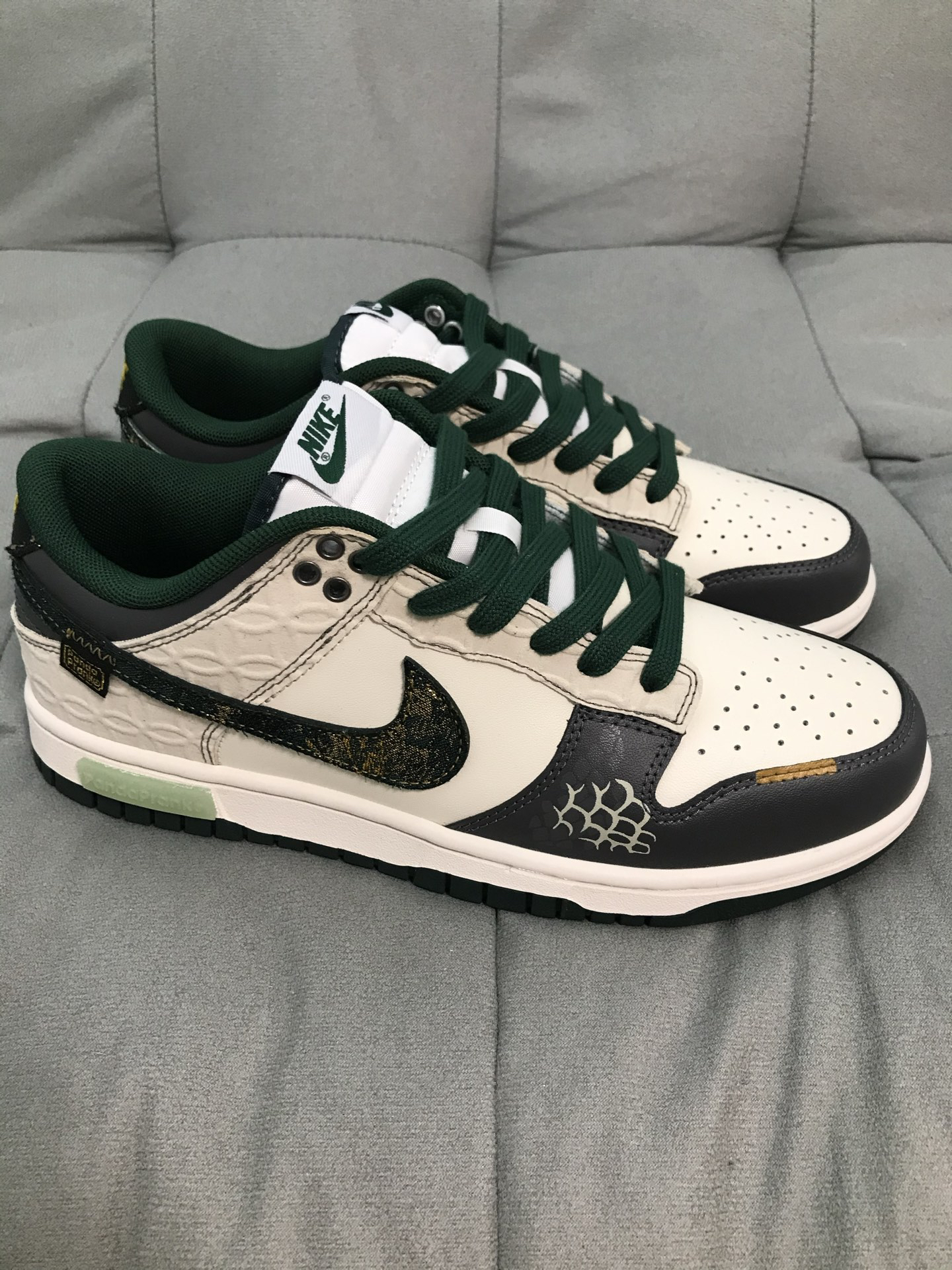 ナイキ「Nike」 DUNK LOW "WHITE/BLACK-GREEN" スニーカー