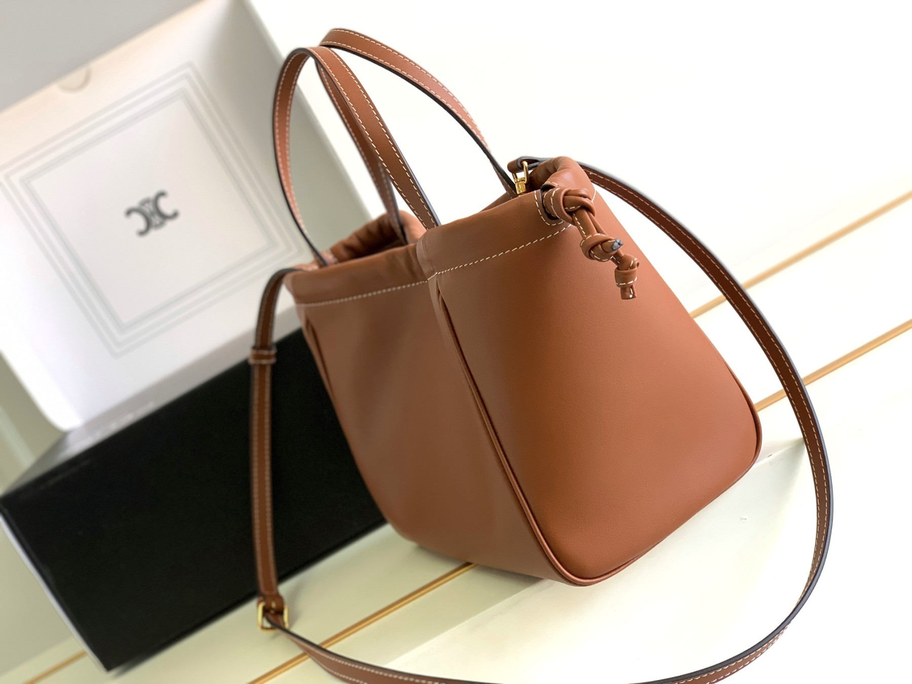 セリーヌ「Celine」 MINI CUIR CABAS TRIOMPHE スムースレザー ドローストリング バッグ