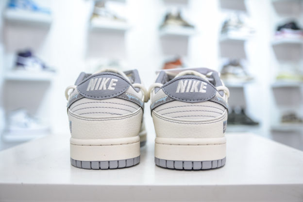 「コラボモデル」Supreme x Nike "ホワイト/グレー" スケートボードシューズ