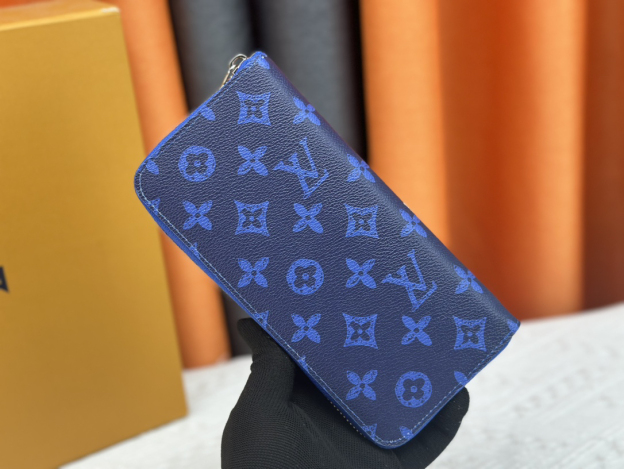 ルイ・ヴィトン ジッピー ウォレット･ヴァーティカル「エブリデイ LV 限定モデル」