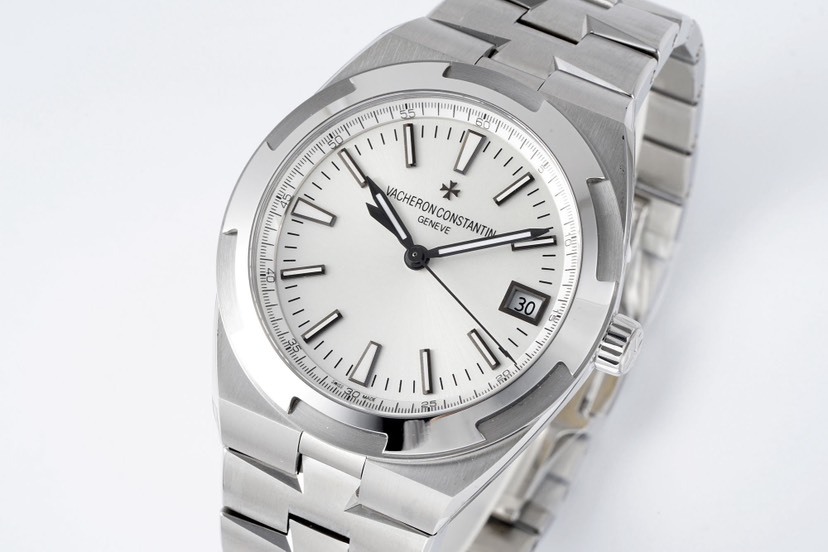 ヴァシュロン・コンスタンタン オーヴァシーズ 41mm