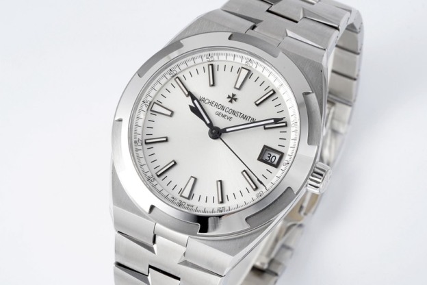 ヴァシュロン・コンスタンタン オーヴァシーズ 41mm