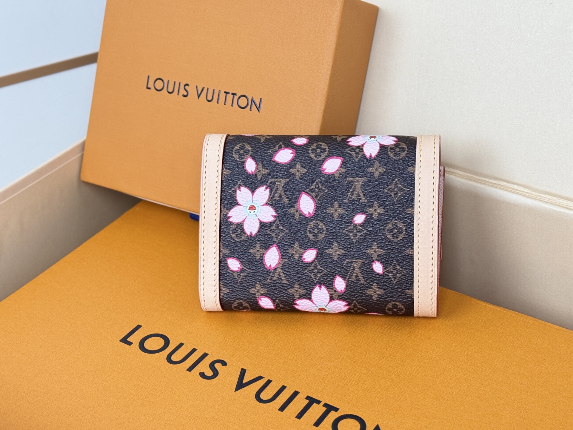 ルイ・ヴィトン LV x TM ポルトフォイユ･ヴィクトリーヌ