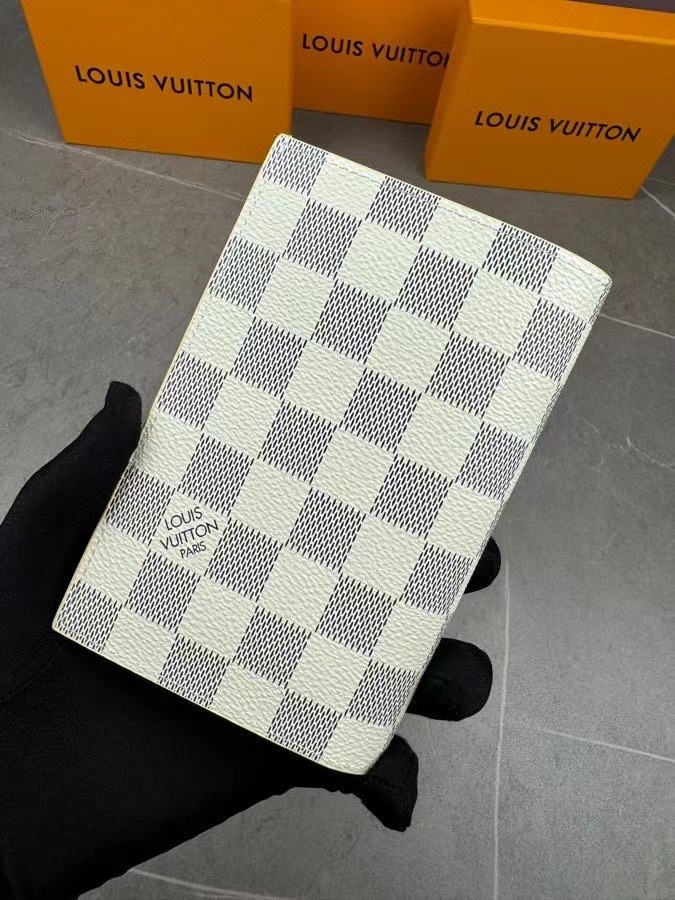 ルイ・ヴィトン パスポートカバー クーヴェルテュール･パスポール