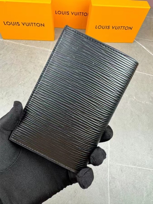 ルイ・ヴィトン パスポートカバー クーヴェルテュール･パスポール