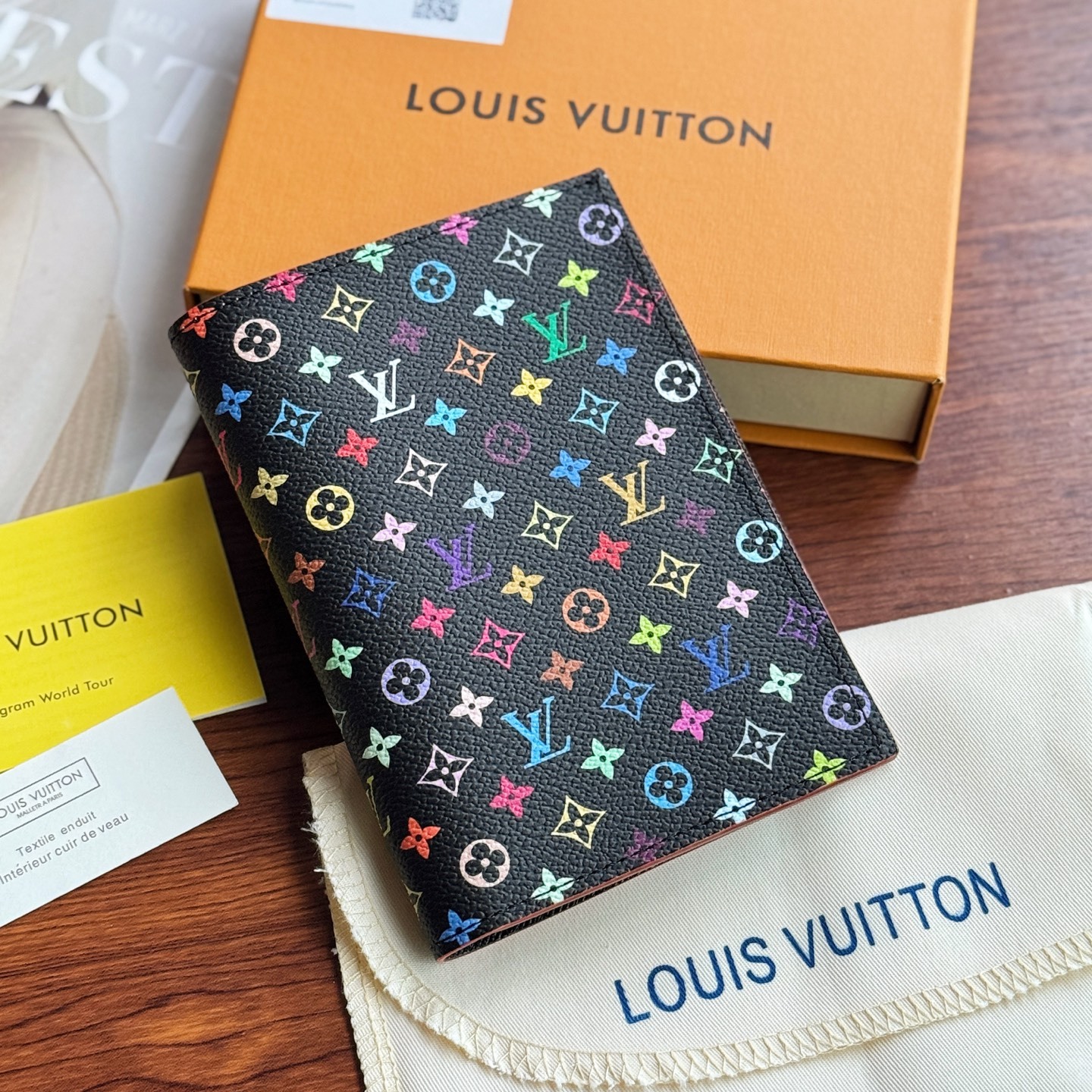 ルイ・ヴィトン「LV x TM」パスポートカバー クーヴェルテュール･パスポール