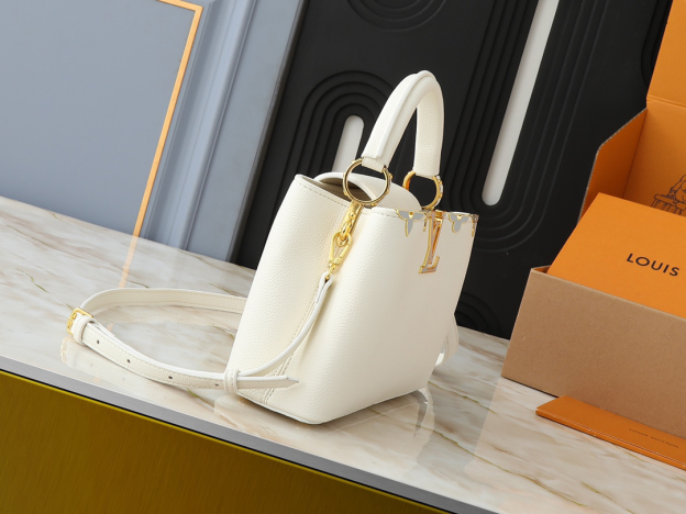 ルイ・ヴィトン「Louis Vuitton」カプシーヌ BB