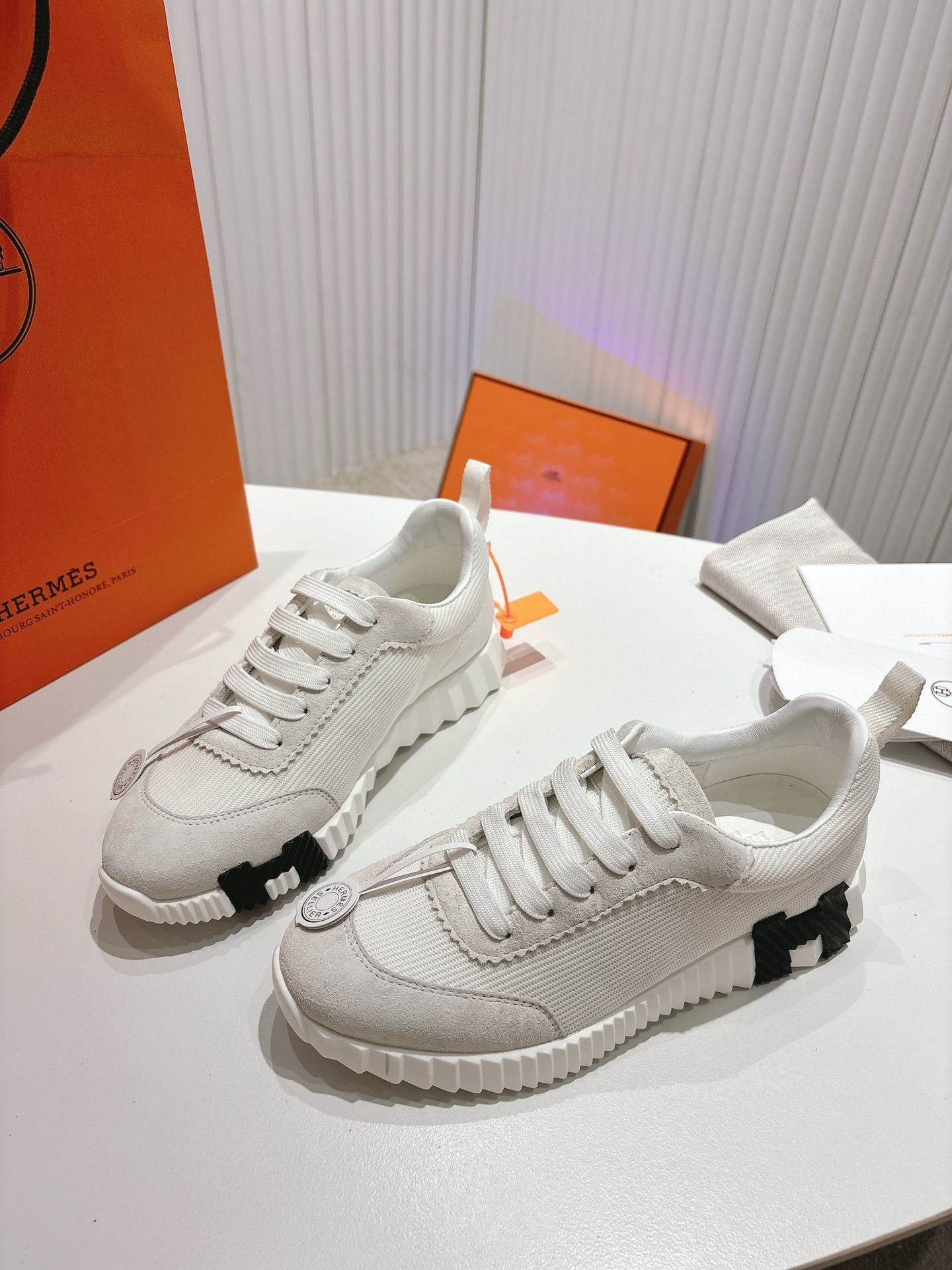 エルメス［Hermès］【カップルに大人気】 おしゃれなペアスニーカー 男女兼用