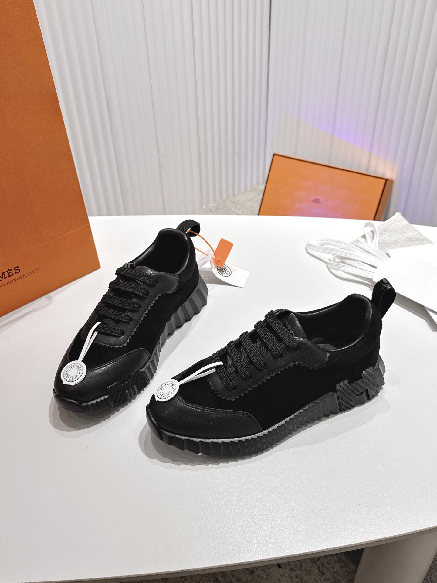 エルメス［Hermès］【カップルに大人気】 おしゃれなペアスニーカー 男女兼用