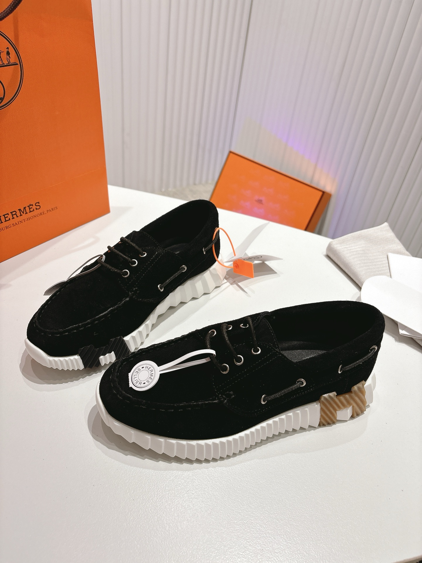 エルメス［Hermès］【カップルに大人気】 おしゃれなペアスニーカー 男女兼用