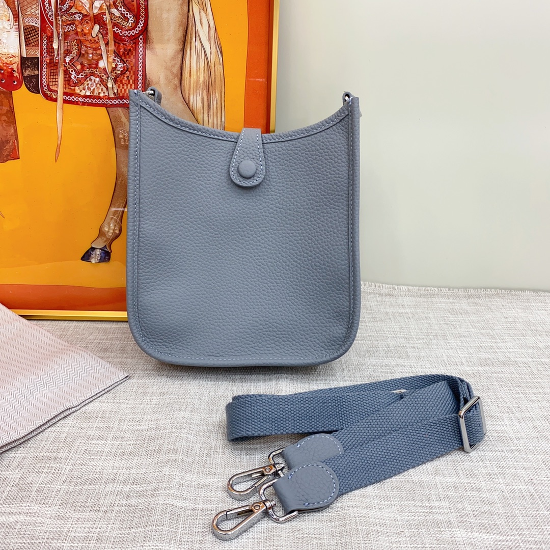 エルメス エヴリン 25/28/30 バッグ 3色「Evelyne Bag」