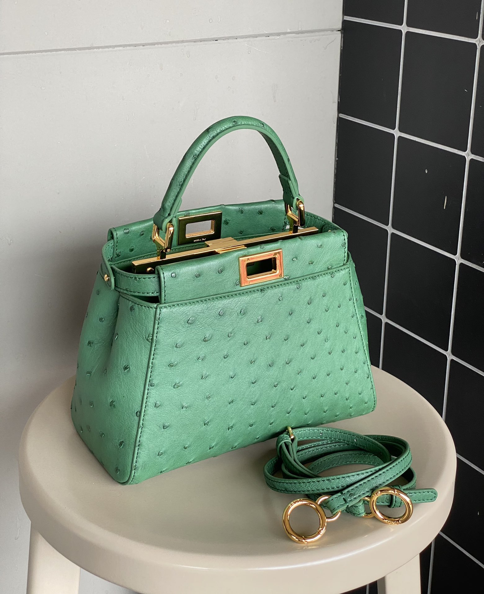 フェンディ「Fendi」Peekaboo Iconic Fit ハンドバッグ