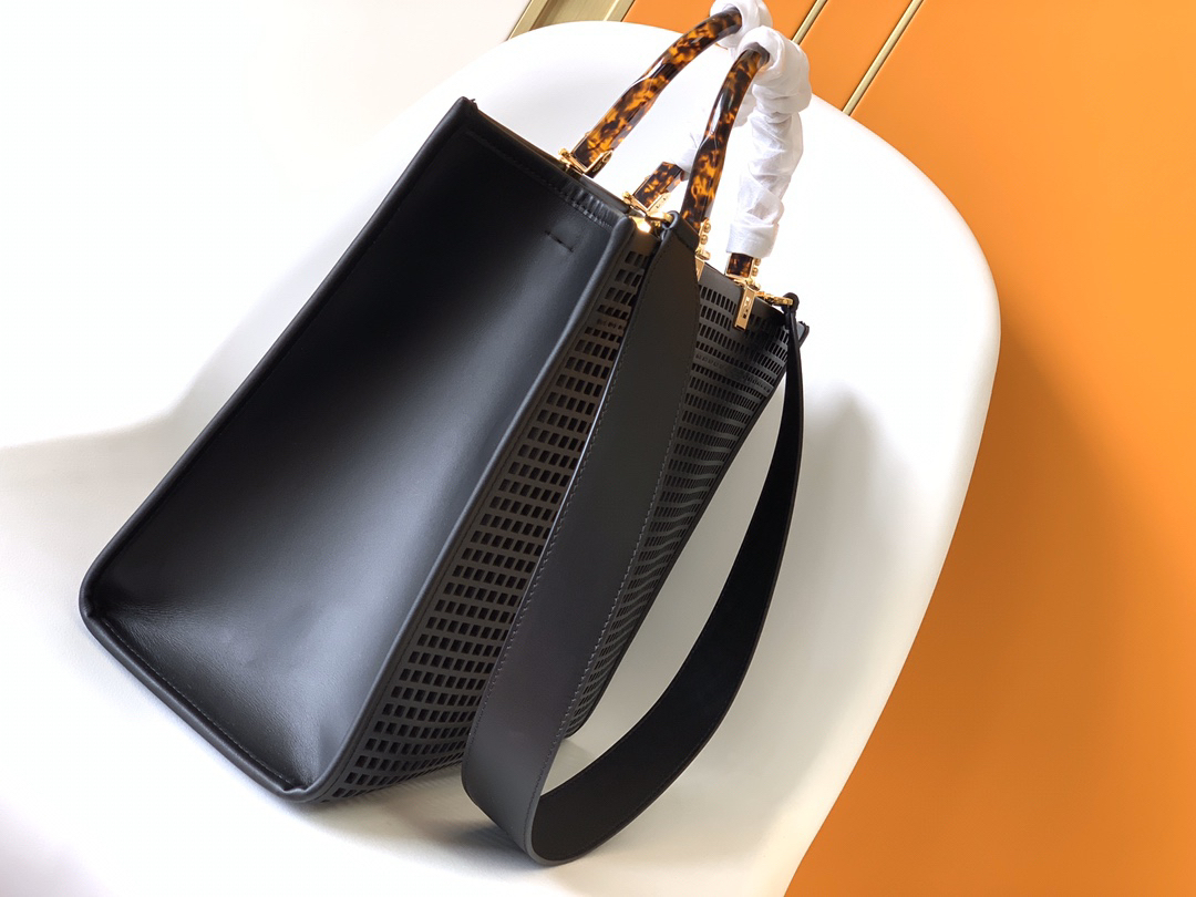 フェンディ「Fendi」Sunshine Shoer パンチングレザー トートバッグ