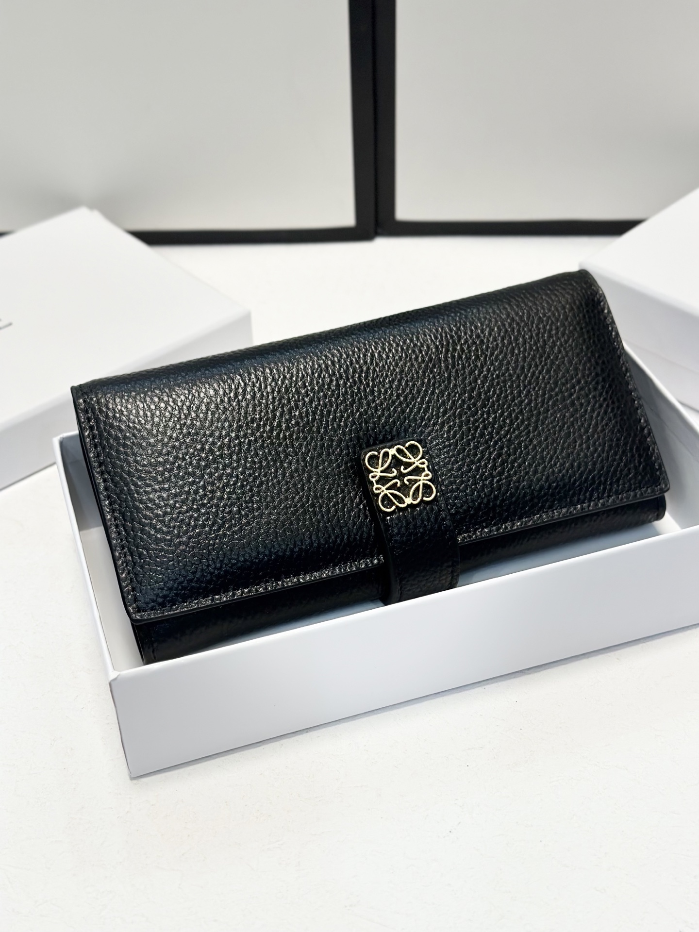 ロエベ「LOEWE」アナグラム コンティネンタル ウォレット（ペブルグレインカーフ）