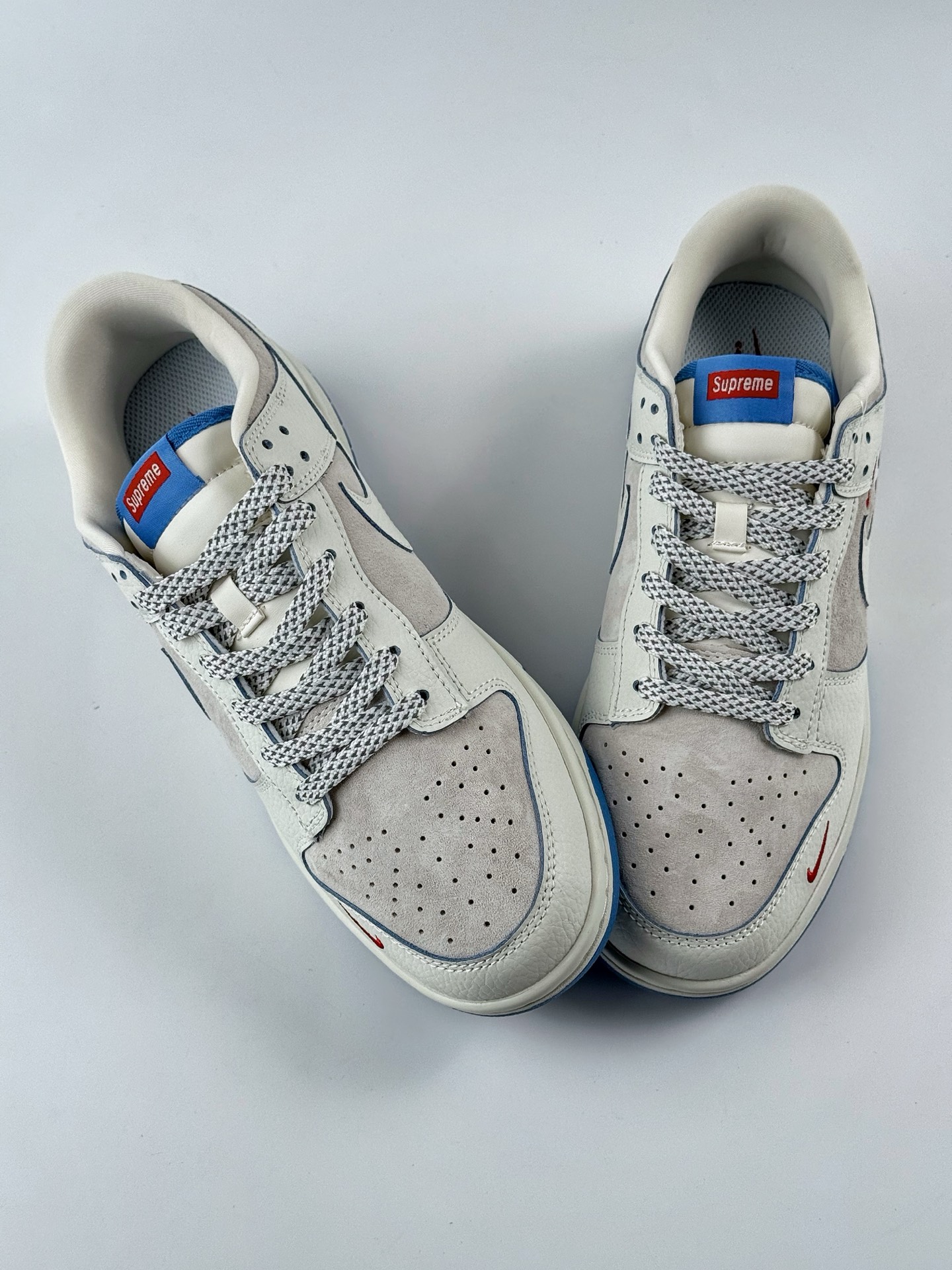 「コラボモデル」Supreme x Nike SB Dunk Low スニーカー