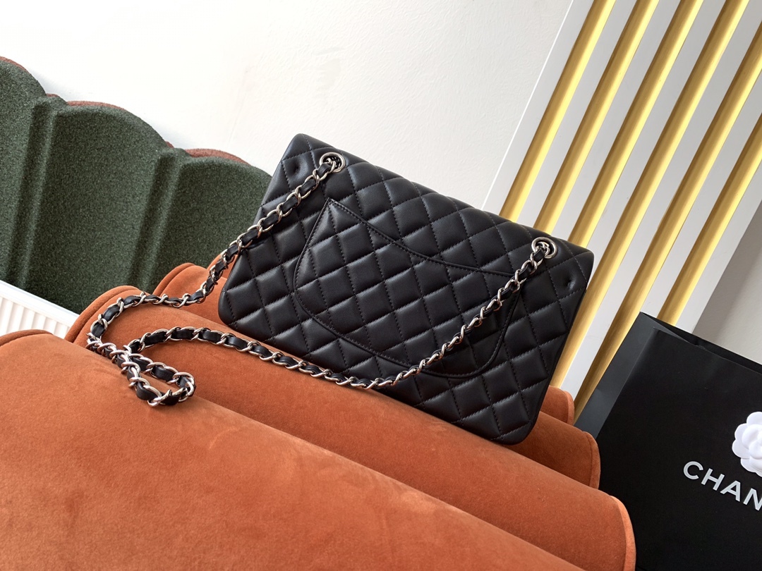 シャネル 11.12 クラシック ハンドバッグ「Flap Bag」