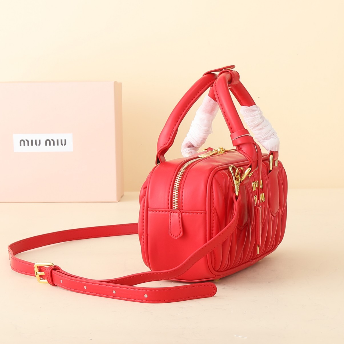 ミュウミュウ アルカディ マテラッセレザー レギュラー/ラージバッグ「Arcadie Bag」