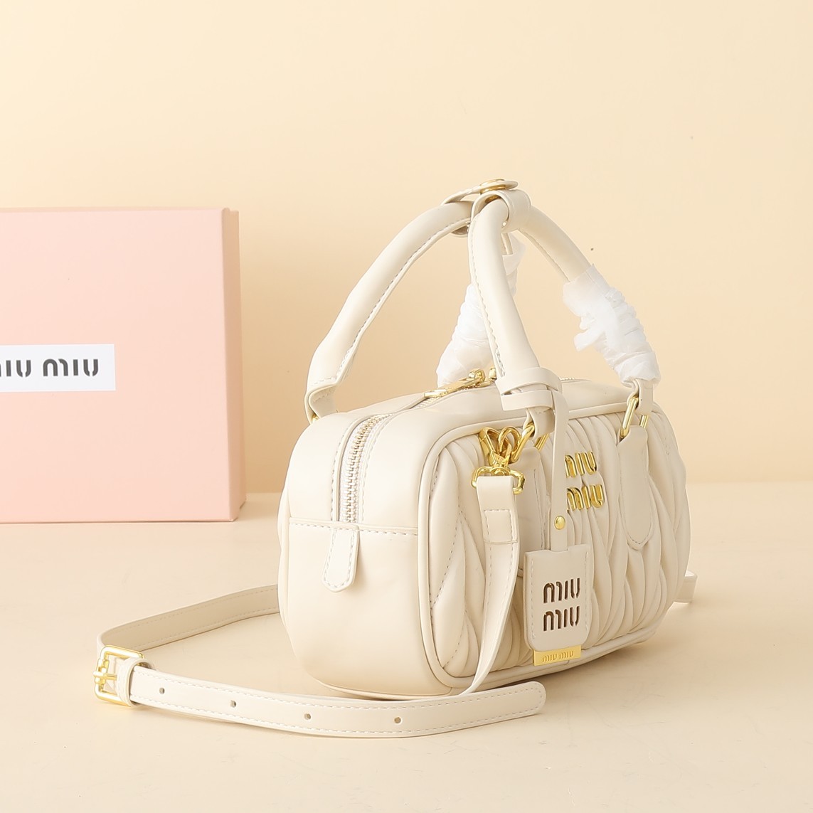 ミュウミュウ アルカディ マテラッセレザー レギュラー/ラージバッグ「Arcadie Bag」