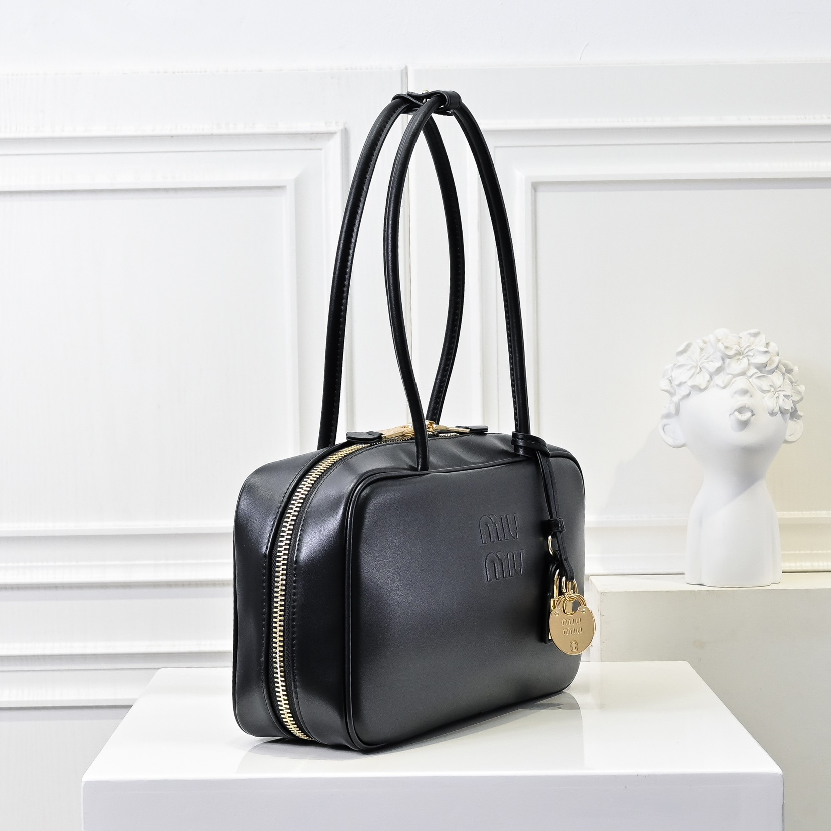 ミュウミュウ ボー レザー ミディアムバッグ「Beau Bag」