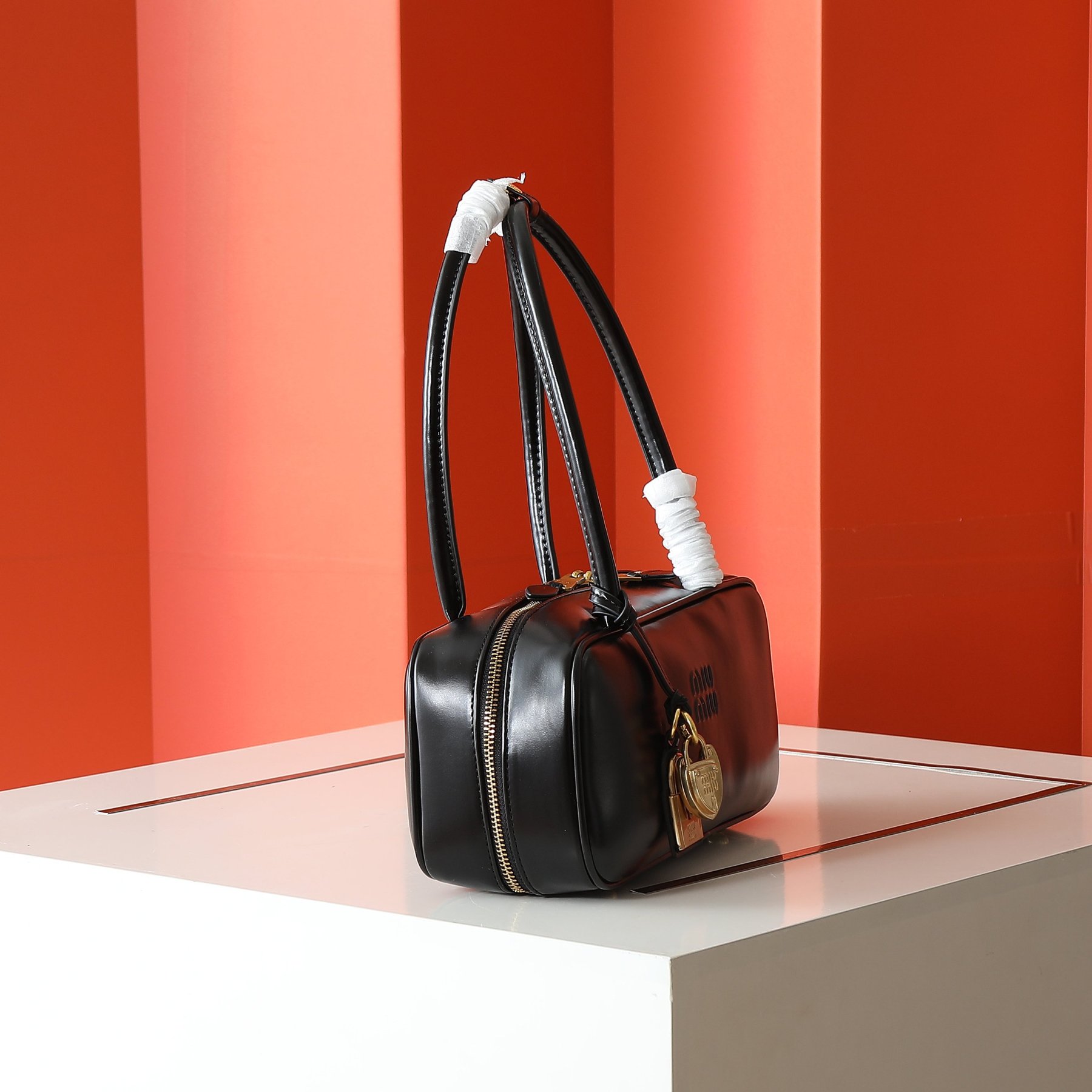 ミュウミュウ ボー レザー スモールバッグ「Beau Bag」