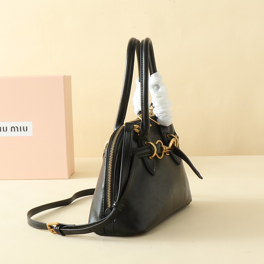 ミュウミュウ アバンチュール ナッパレザー スモール トップハンドルバッグ「Aventure Bag」