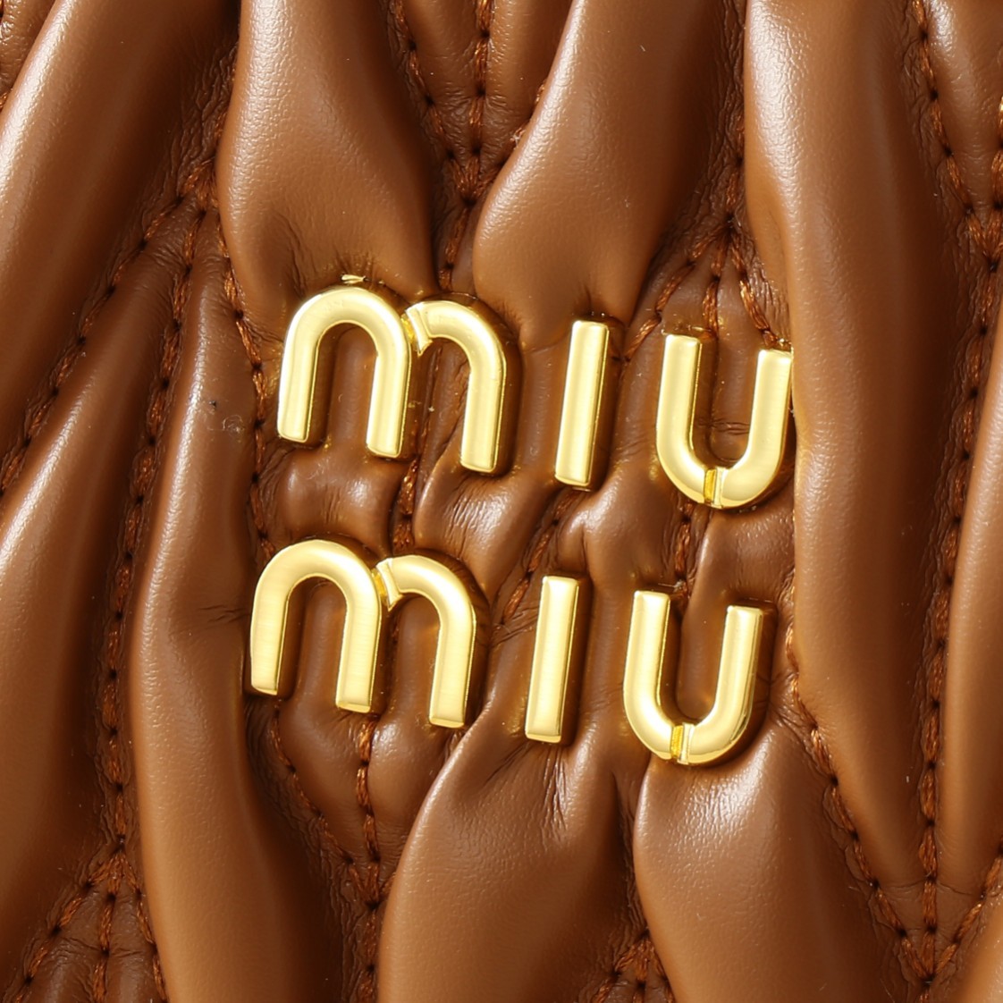 ミュウミュウ アバンチュール マテラッセレザー バッグ「Aventure Bag」