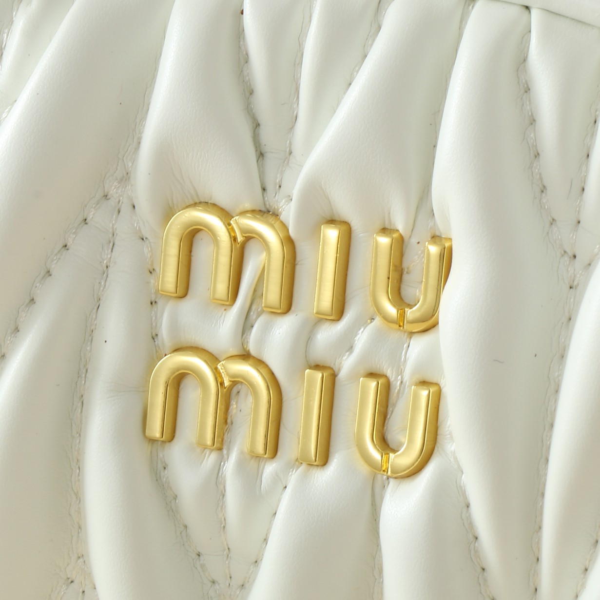 ミュウミュウ アバンチュール マテラッセレザー バッグ「Aventure Bag」